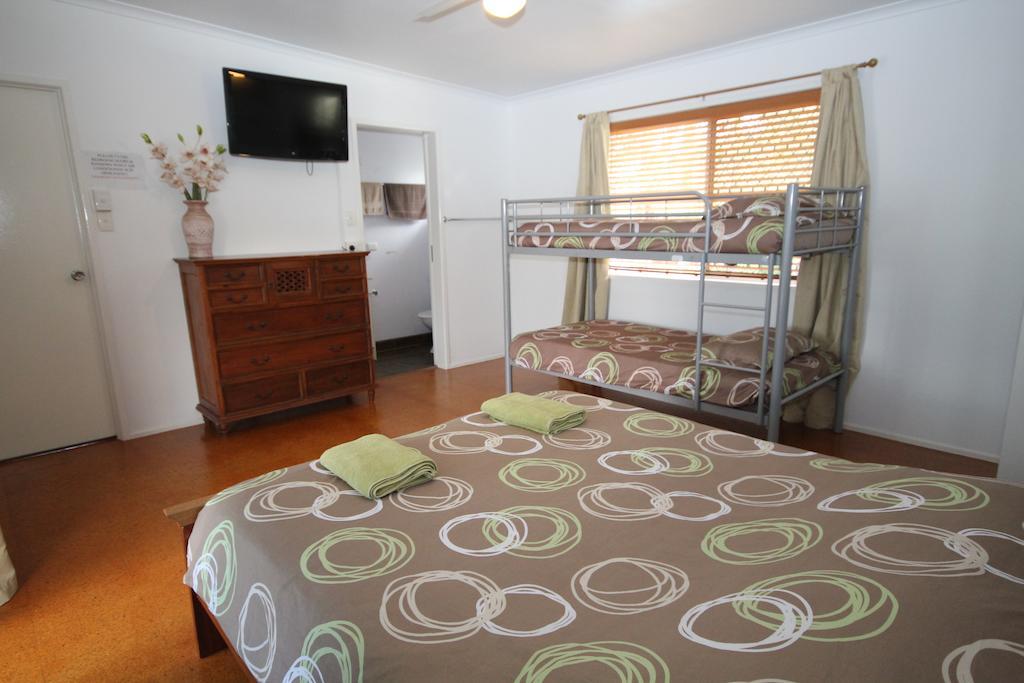 Seaforth Holiday Units Room photo